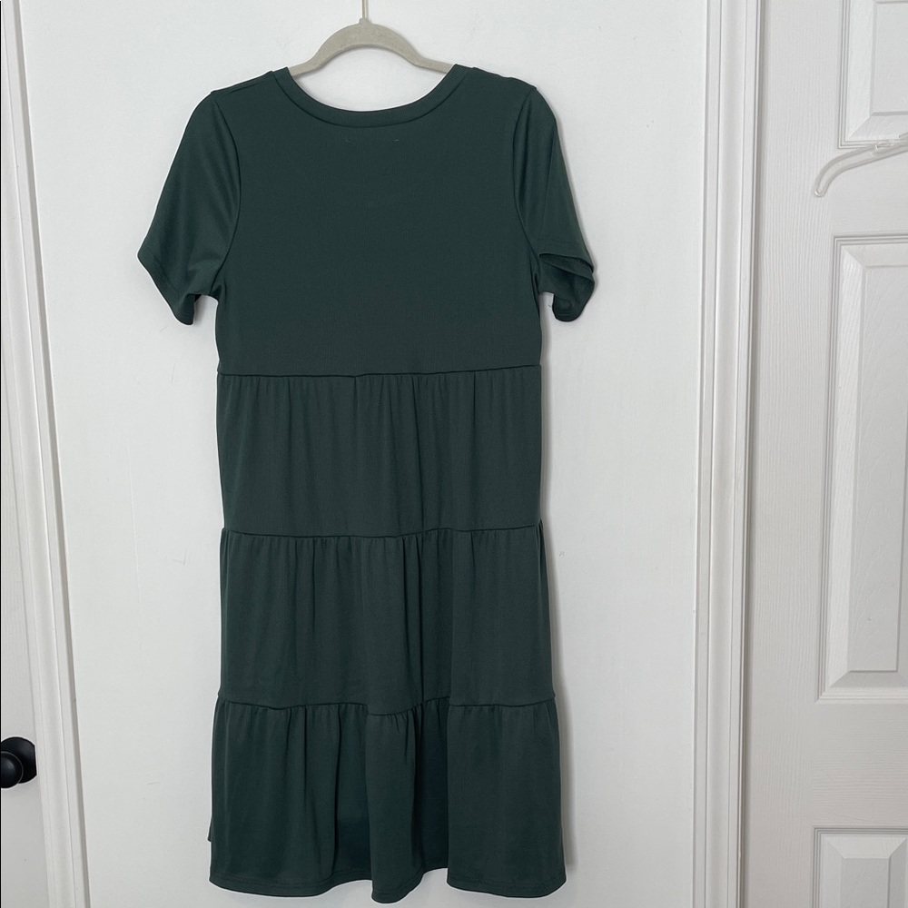 Brass & Roe Summer Ribbed Tiered Dress Dusty Sage size Medium NWT - Picture 7 of 11